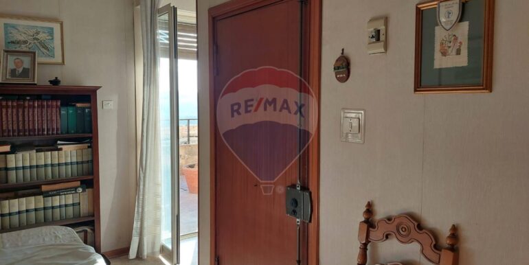 20251002184345-991274-9