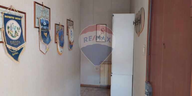 20251002184351-991274-11