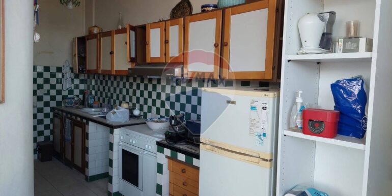 20251002184354-991274-12