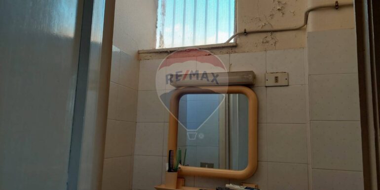 20251002184359-991274-14