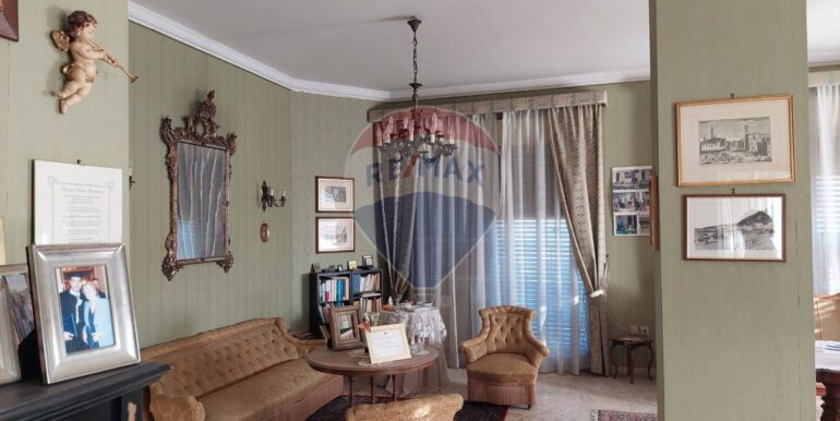 20251002184429-991274-23