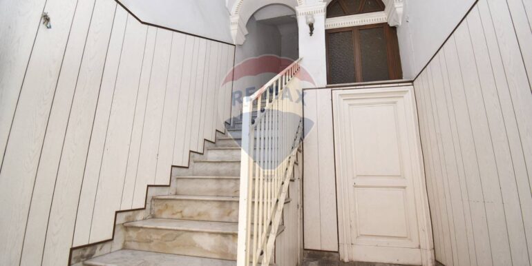 20251002210221-991302-50