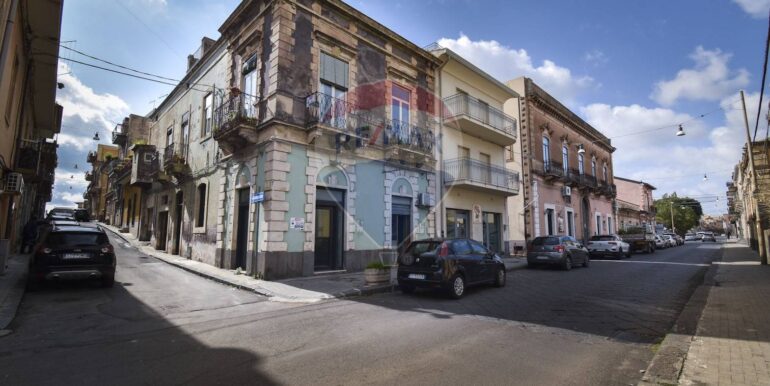 20251002210221-991302-51