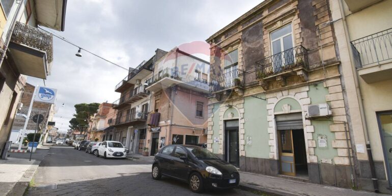 20251002210222-991302-52