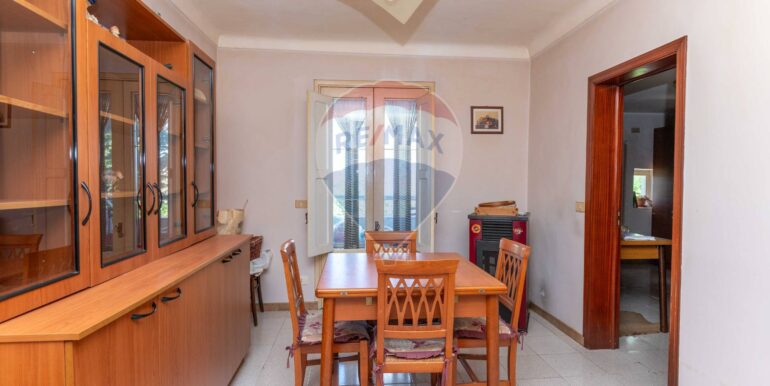 2025100294558-976423-6