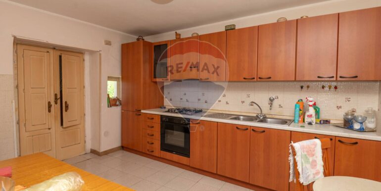 2025100294609-976423-9