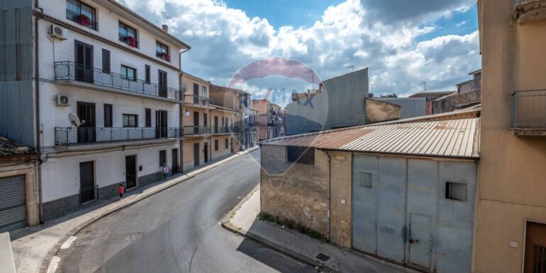 2025100294655-976423-17