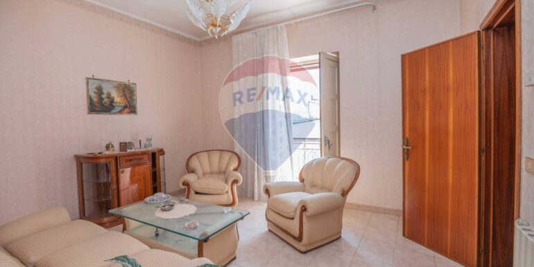 2025100294703-976423-19