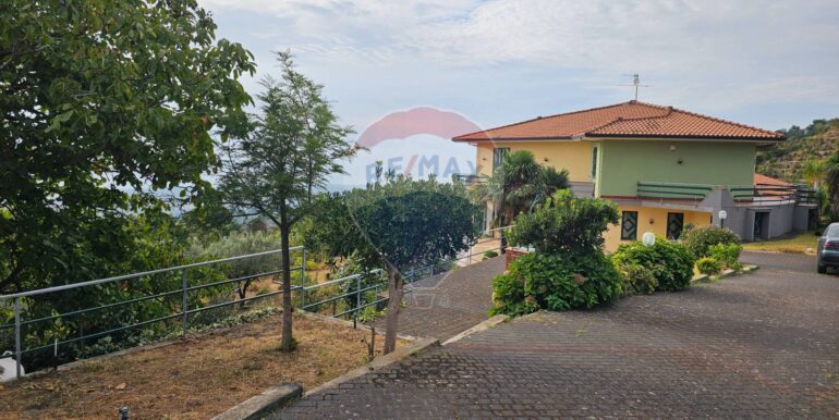 20251003142129-991439-6