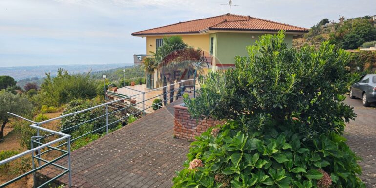 20251003142132-991439-7