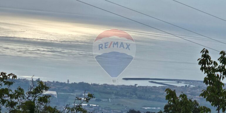 20251003142359-991439-12