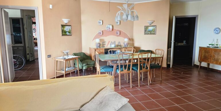 20251003211852-991439-62