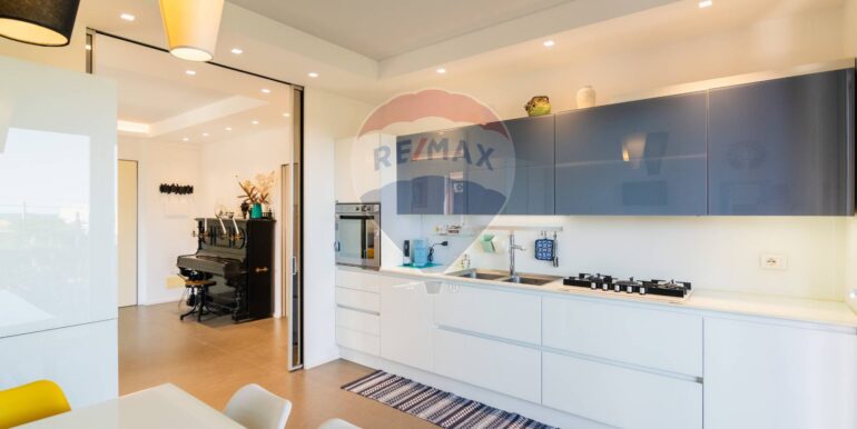 20251004134657-991694-2