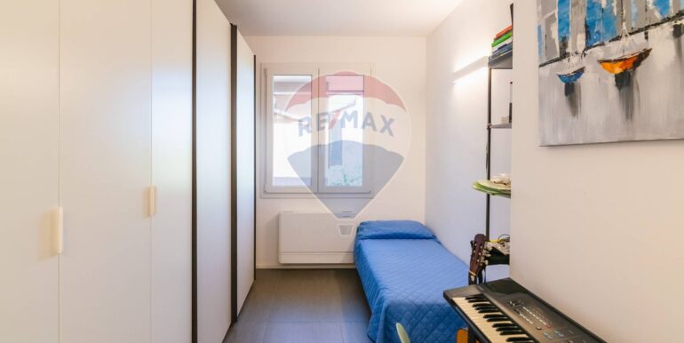 20251004134714-991694-6