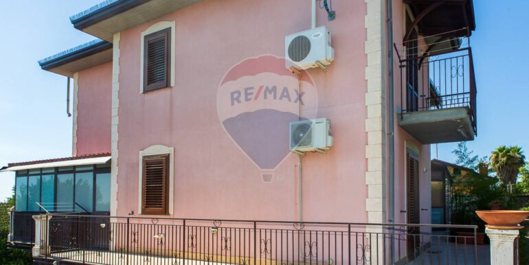 20251006102249-991774-8