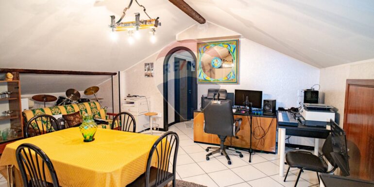 20251006111500-991815-21