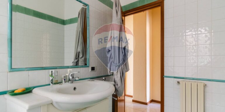 20251007134814-983455-63