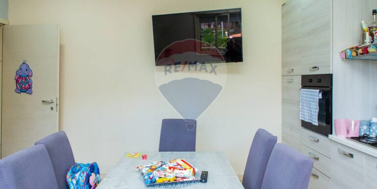 20251007162336-988999-18