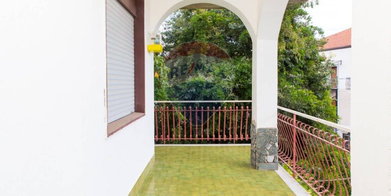 20251007162349-988999-21