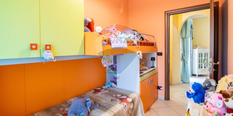 20251007202745-991877-14