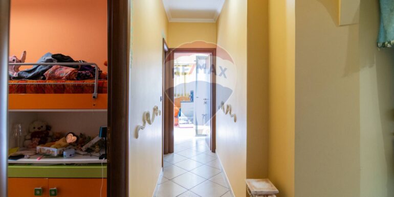 20251007202801-991877-18