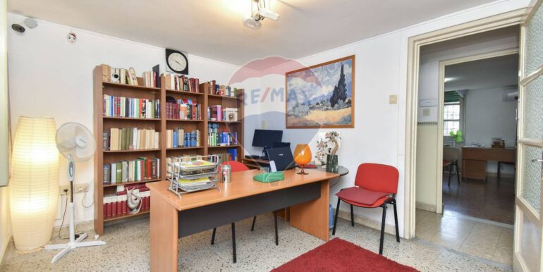 20251008113606-992460-12