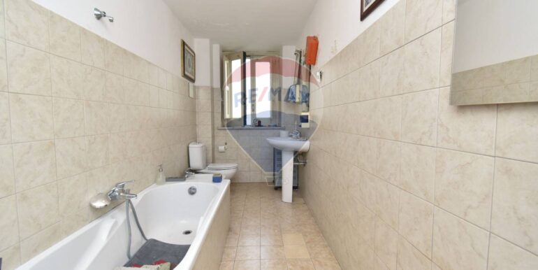 20251008113630-992460-22