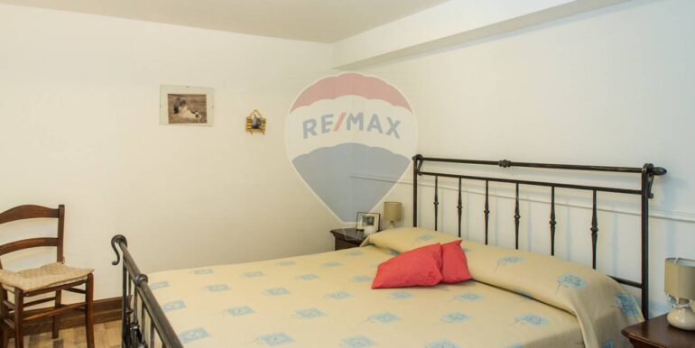 20251008170416-991580-8