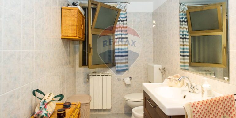 20251008170429-991580-11