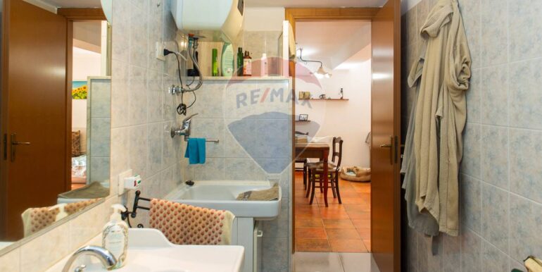 20251008170431-991580-12