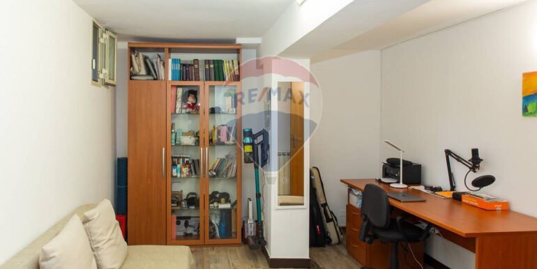 20251008170444-991580-15