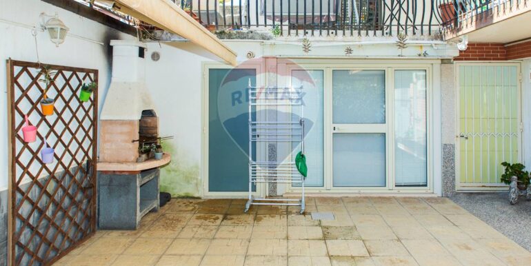 20251008170458-991580-18