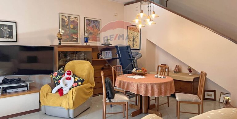 20251008200058-992619-0