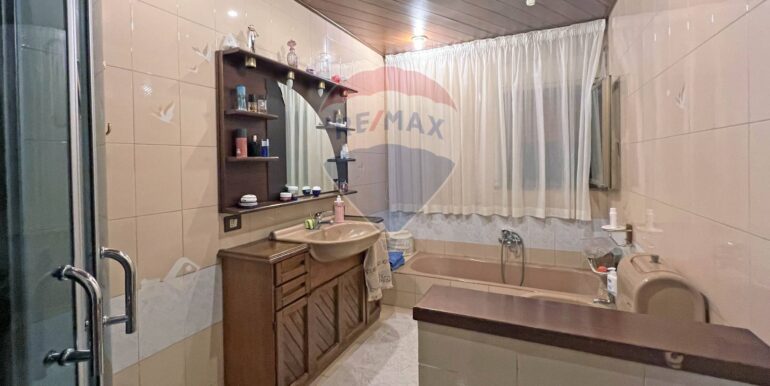 20251008200058-992619-1