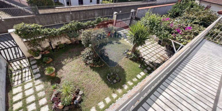 20251008200101-992619-18