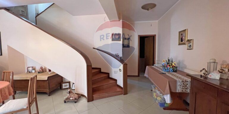 20251008200104-992619-24