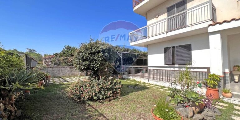 20251008200105-992619-26