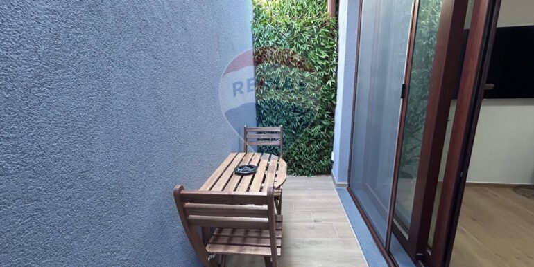 20251008204743-992600-5