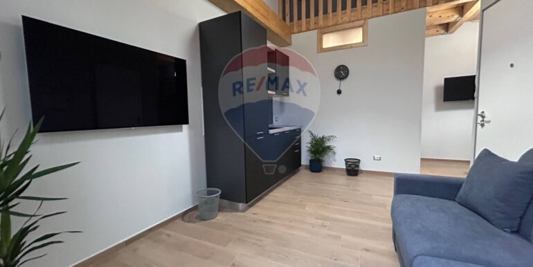 20251008204746-992600-6