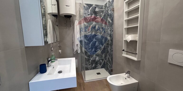 20251008204756-992600-10