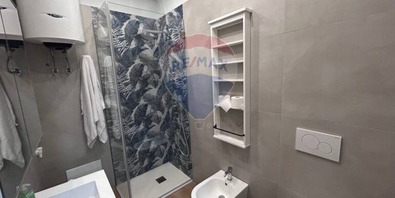 20251008204759-992600-11