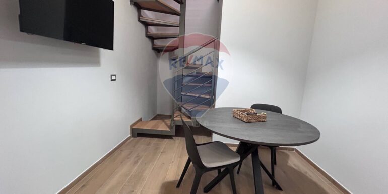 20251008204801-992600-12