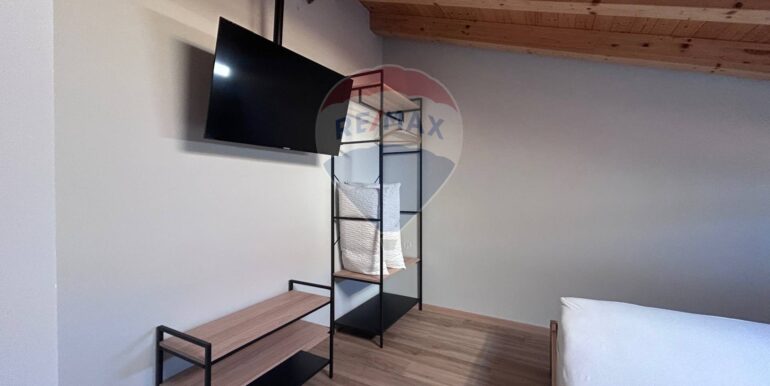 20251008204807-992600-14