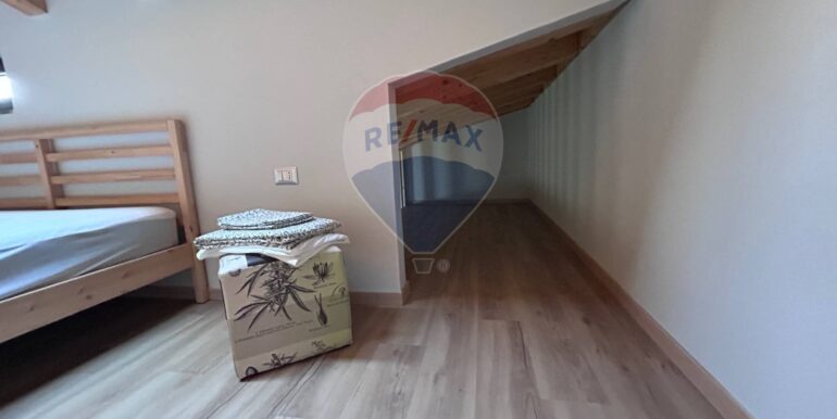 20251008204813-992600-16