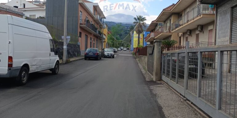 20251008213849-992621-10