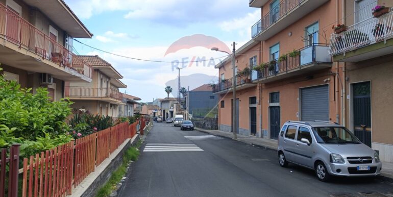 20251008213856-992621-13