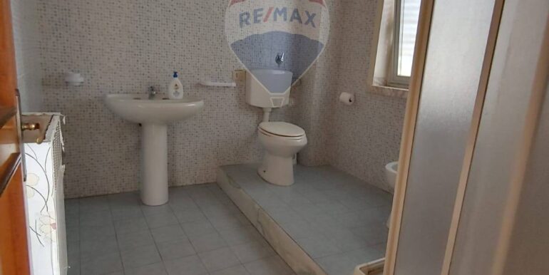 20251009110857-992367-7