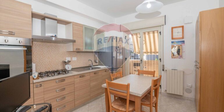 20251009175514-992800-18