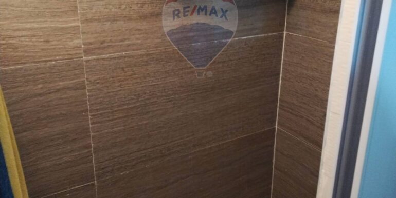 20251009224815-992783-10