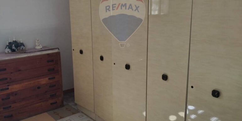 20251009224817-992783-11